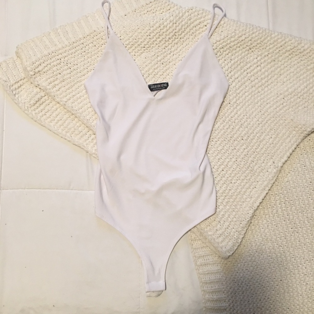 Fashion Nova white body suit top 👼🏽